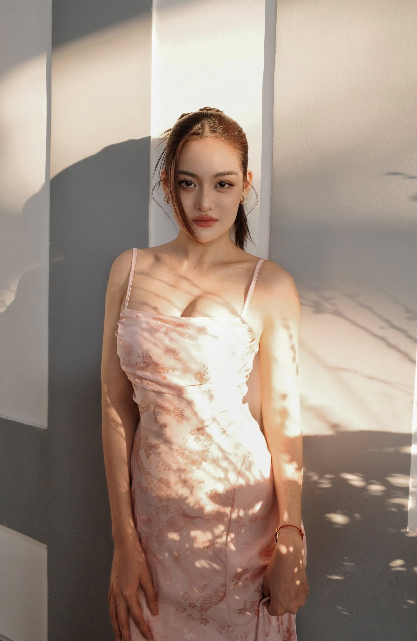 Thùy Anh thừa nhận “nghiện” tập thể thao, thường dành khoảng 4 tiếng/ngày để rèn luyện. Bí quyết giúp nữ diễn viên duy trì vóc dáng gọn gàng, săn chắc là tập gym, chơi boxing, pickleball đều đặn.