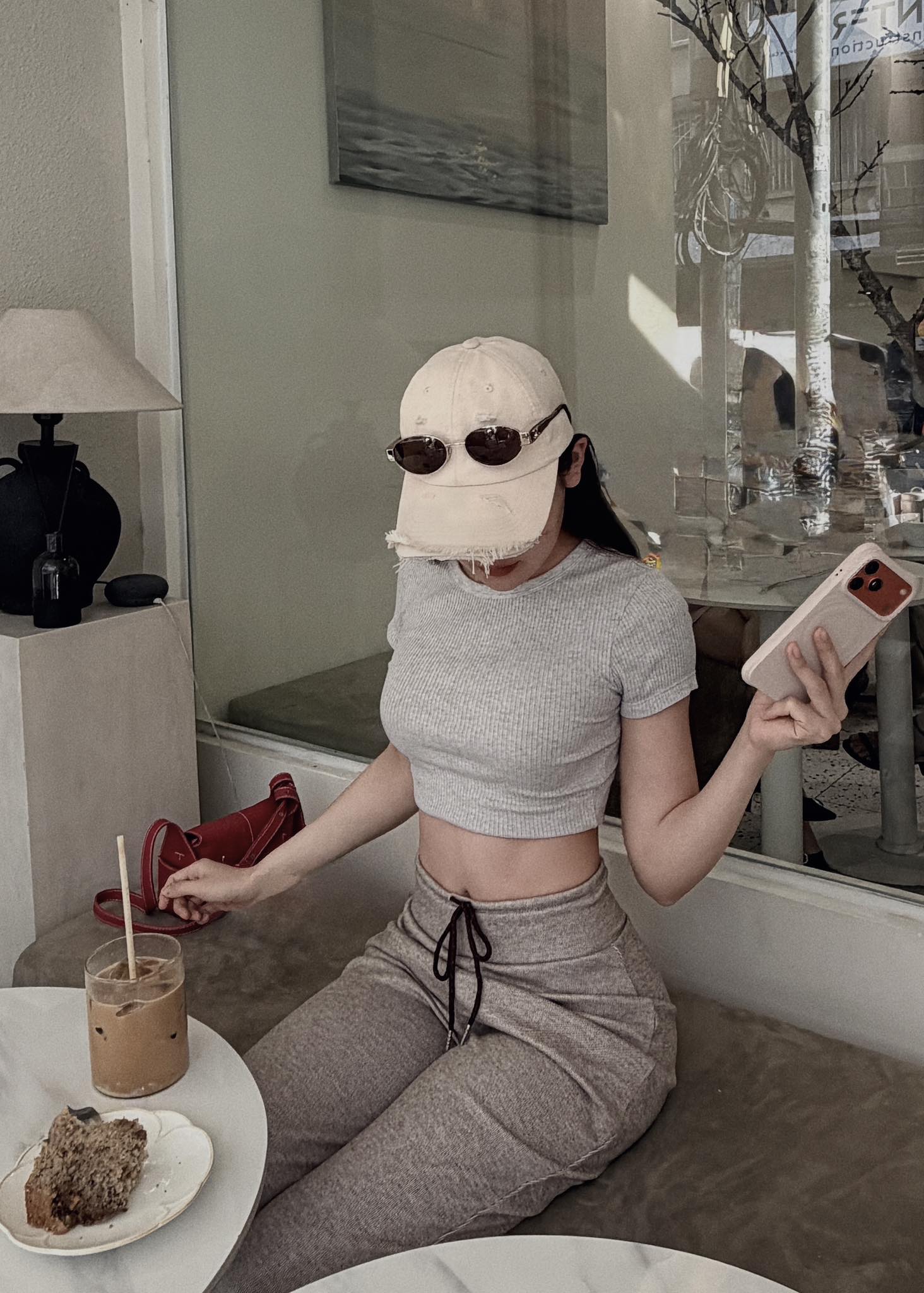 Vòng eo đáng mơ ước của Thùy Anh.