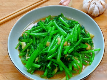 Loại rau món ăn của Hoàng đế tươi hơn hẹ, thơm hơn cần tây, xào đơn giản ăn ngon hơn cả thịt