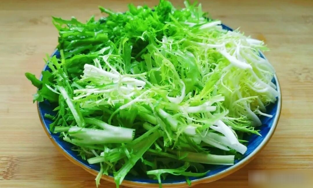 Loại rau tươi mát, vitamin gấp 15 lần cà chua, 10 phút có món ngon giòn tan, mềm mại, trẻ già đều thích - 3