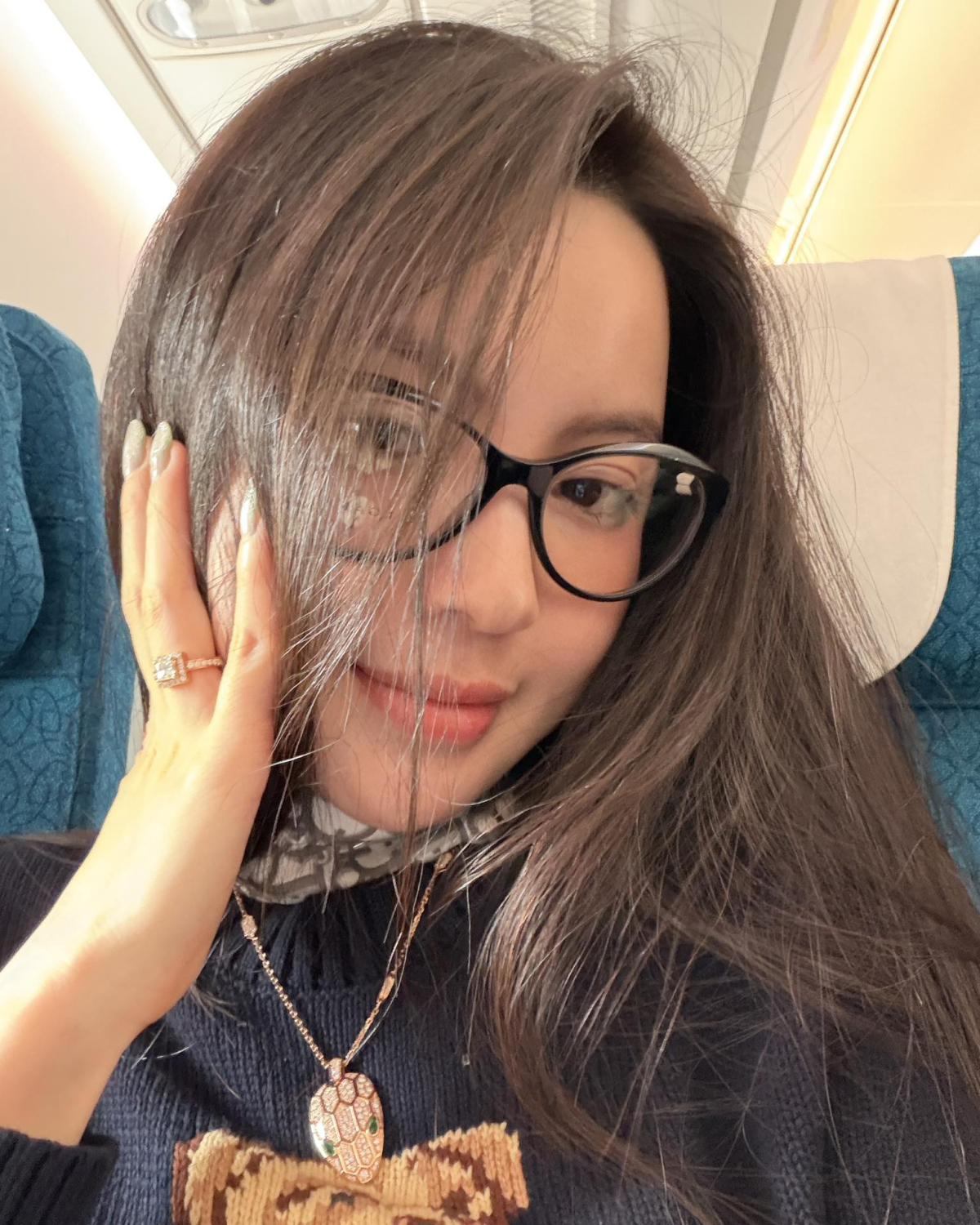 Chu Thanh Huyền khoe vòng cổ hơn một tỷ đồng khi đi tắm nắng - 3