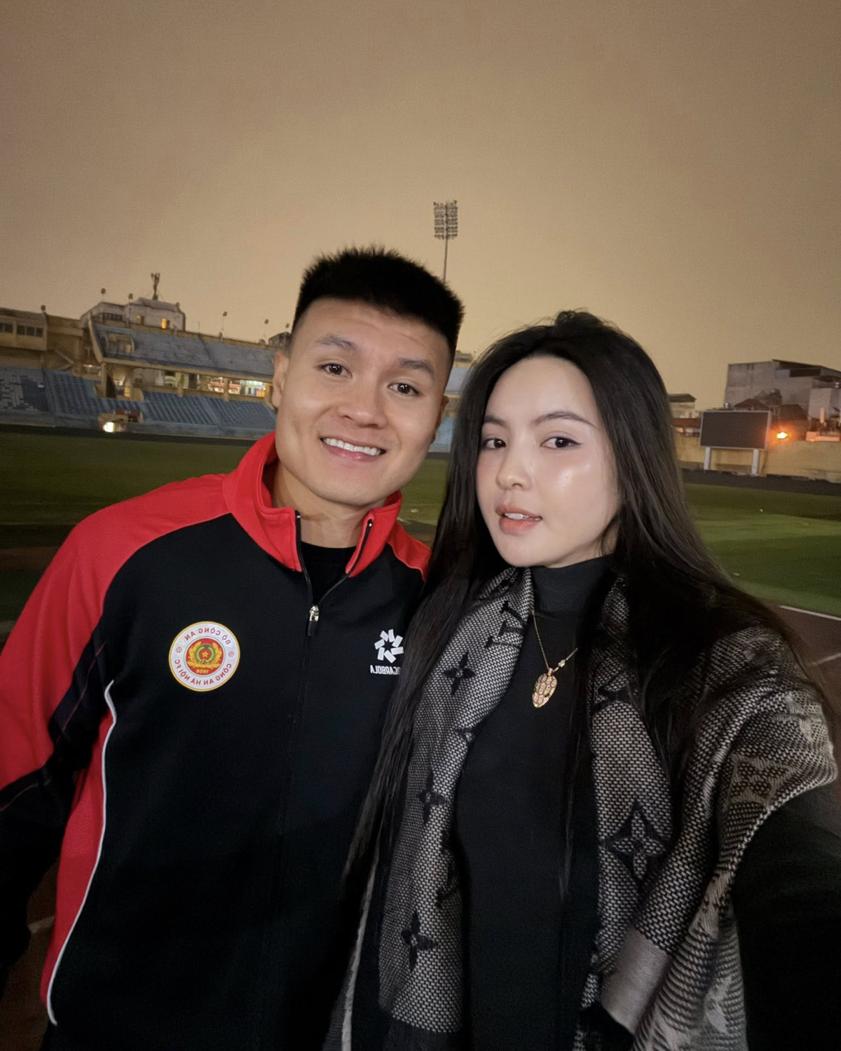 Chu Thanh Huyền khoe vòng cổ hơn một tỷ đồng khi đi tắm nắng - 7