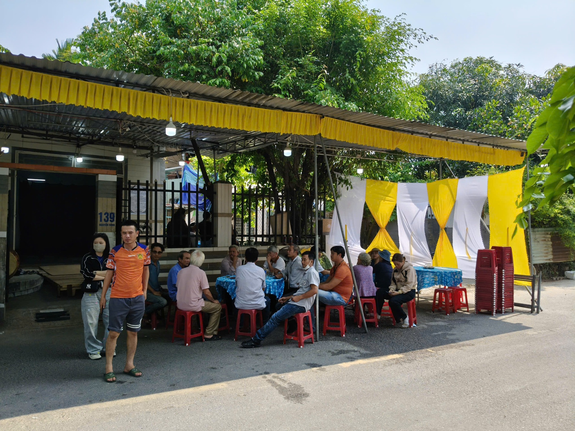 Không khí đau buồn bao trùm tang lễ anh S.