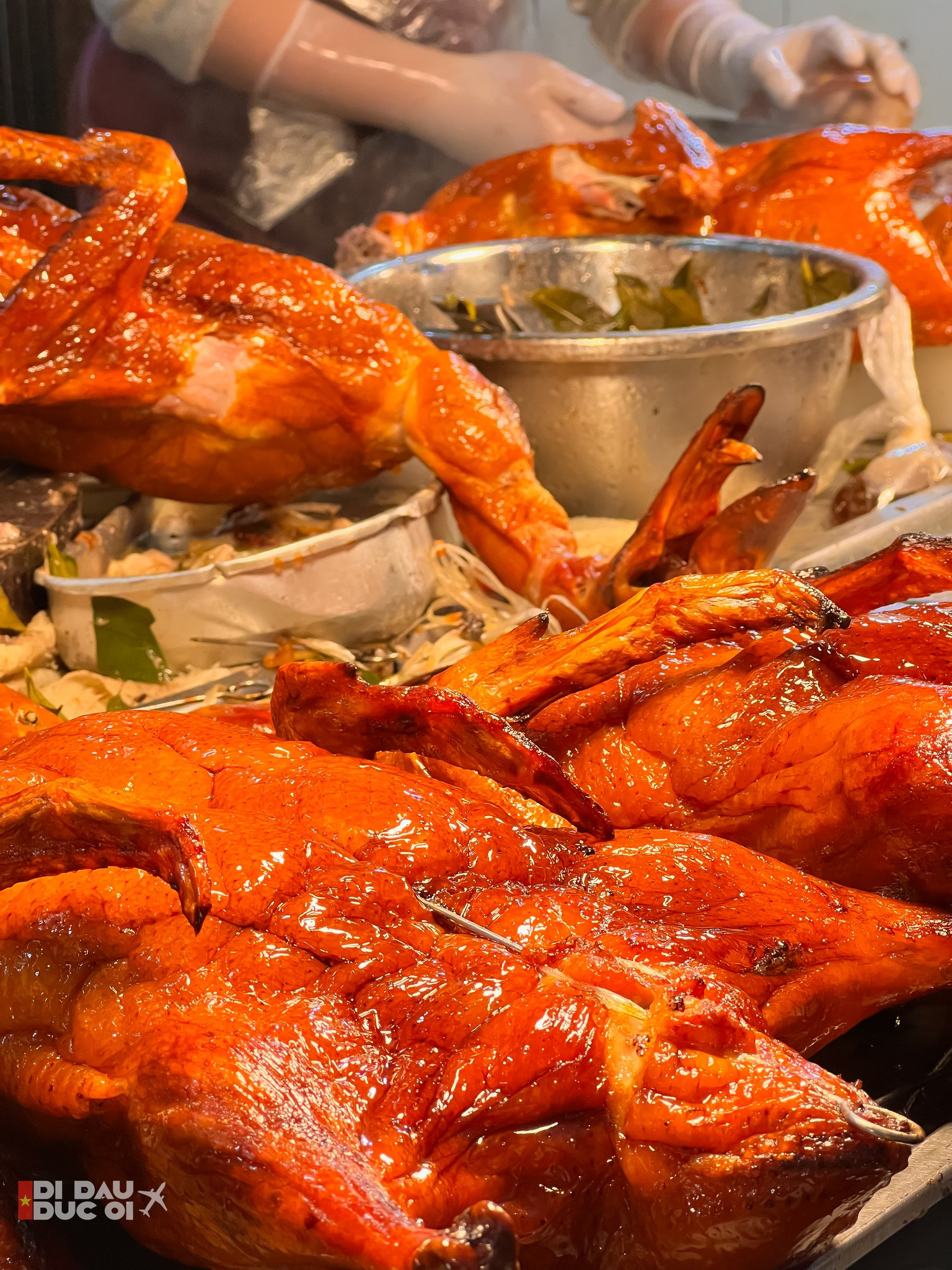 Khách Hà Nội du lịch Lạng Sơn 2 ngày 1 đêm, trải nghiệm loạt đặc sản lạ, ngon 19 Vịt quay Lạng Sơn được bán với giá 280.000 – 290.000 đồng/con (tùy trọng lượng)