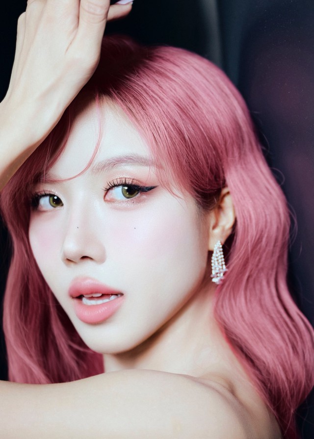 Làn da không tuổi của mỹ nhân Hà thành thi amp;#34;Đạp gió 2026amp;#34; ở xứ Trung - 1