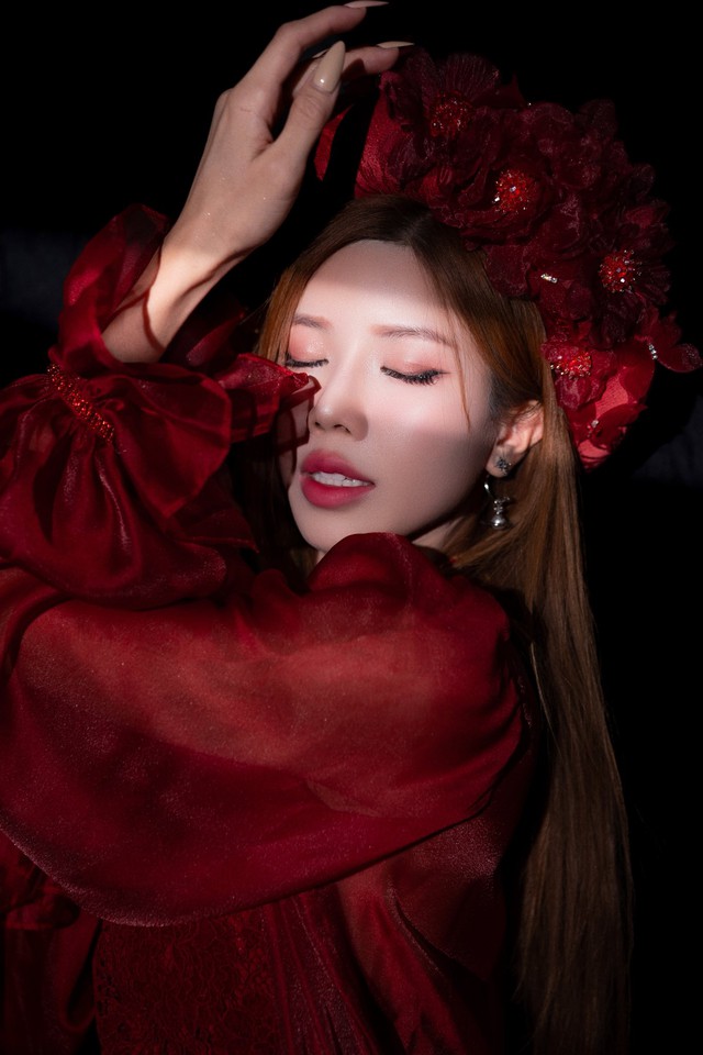 Làn da không tuổi của mỹ nhân Hà thành thi amp;#34;Đạp gió 2026amp;#34; ở xứ Trung - 4