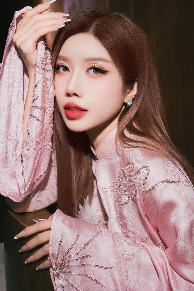 Làn da không tuổi của mỹ nhân Hà thành thi amp;#34;Đạp gió 2026amp;#34; ở xứ Trung - 9