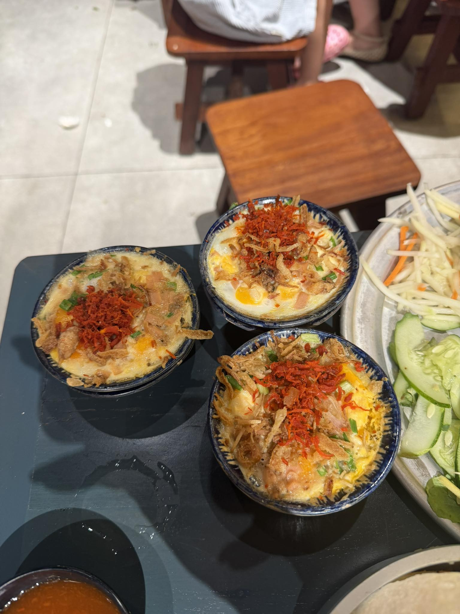 Du khách ngỡ ngàng với mâm cơm 7 món giá 45 nghìn ở Huế, có món đặc sản lạ ngon - 1