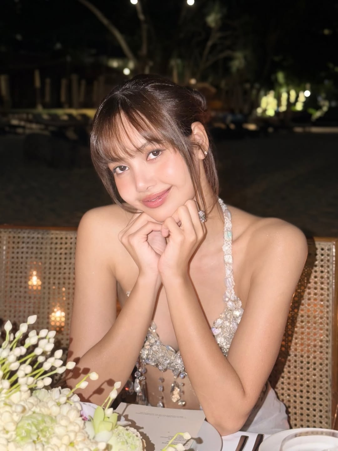 Cô nhiều lần vào top Sao nữ đẹp nhất hành tinh của TC Candler, đứng đầu danh sách này hồi 2021. Người đẹp được cho hẹn hò doanh nhân Frédéric Arnault- con trai tỷ phú Bernard Arnaul.