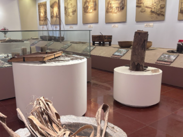 Trải nghiệm dịch vụ làm giấy dó thu hút du khách nước ngoài và giới trẻ việt