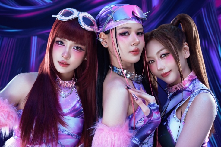 Baby Power gồm 3 thành viên: Kally, Yuumie và Kamie, đều là những DJ nữ đã hoạt động chuyên nghiệp nhiều năm, từng biểu diễn tại các thị trường lớn ở Singapore, Thái Lan và Trung Quốc.