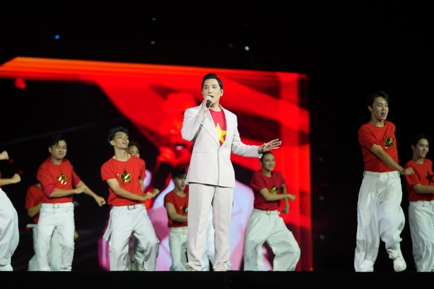 Minh Beta là tác giả ca khúc Việt Nam ơi đầy cảm xúc, thấm đẫm niềm tự hào và tinh thần yêu nước.