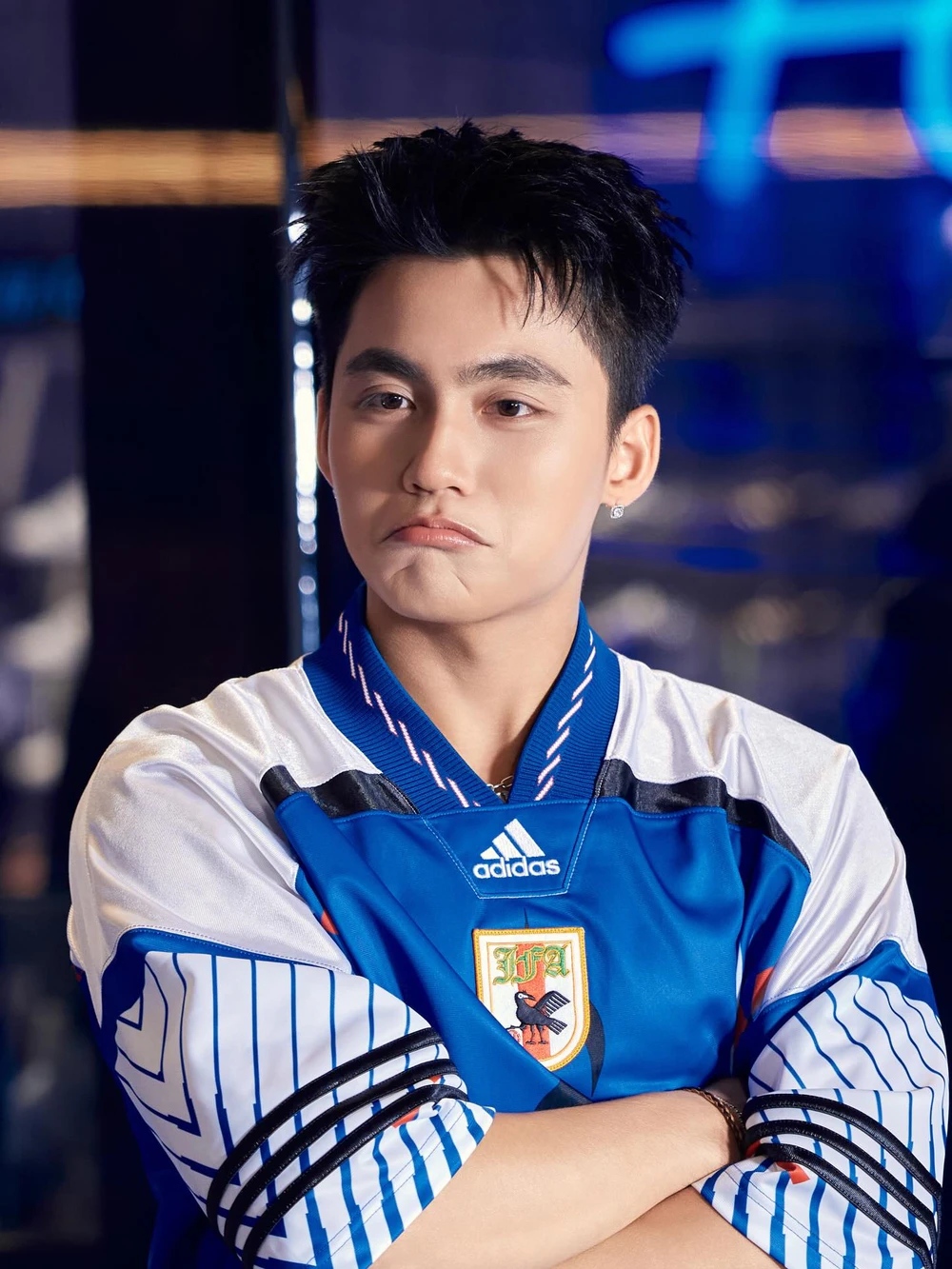 MONO ký tặng người hâm mộ tại Hà Nội, hết mình amp;#34;dance battleamp;#34; với Mai Tinh Vi - 1