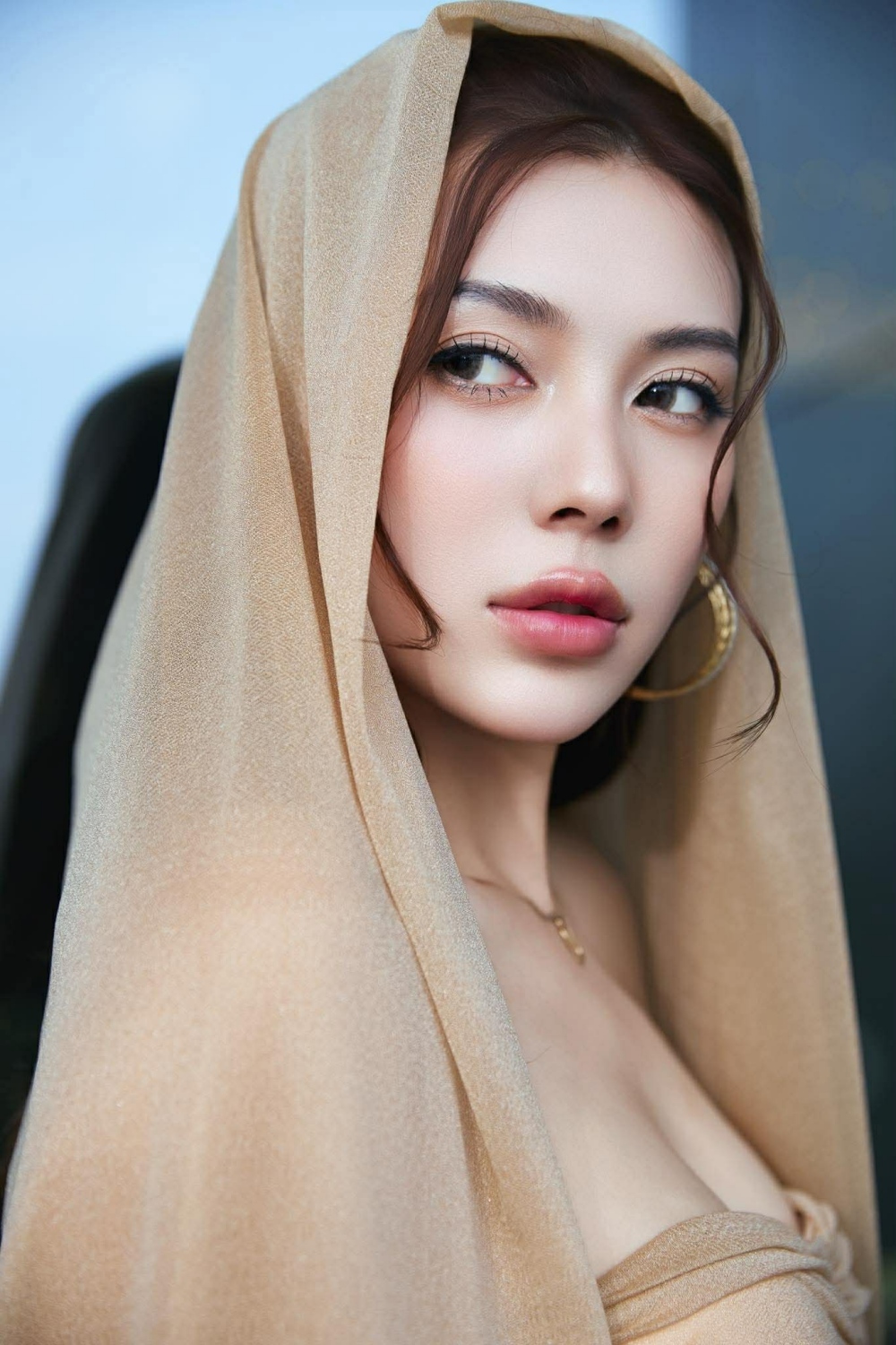 Nhi Katy tên thật là Đinh Ngọc Kiều Nhi, sinh năm 1993, được đào tạo bài bản về diễn xuất tại trường Đại học Sân khấu Điện ảnh.