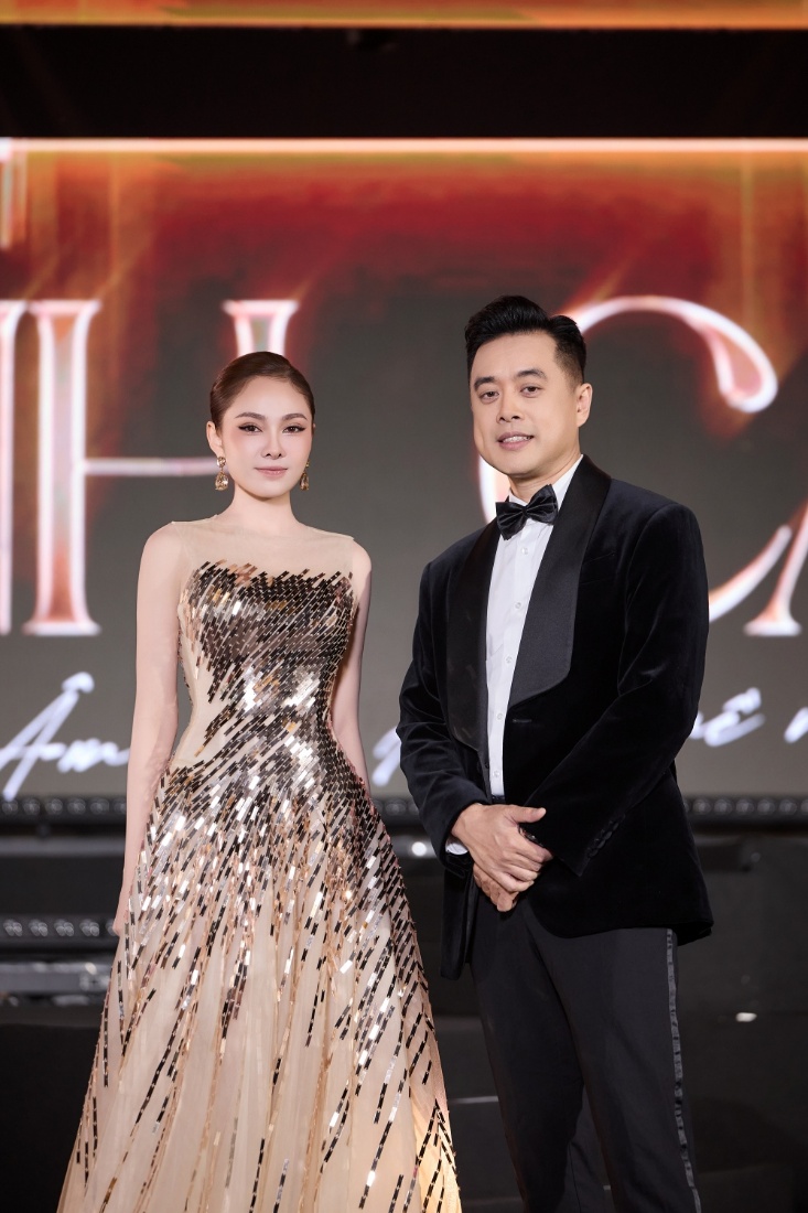Trong đêm nhạc Linh cảm, Lưu Hiền Trinh thể hiện nhiều ca khúc do em rể Dương Khắc Linh sáng tác.