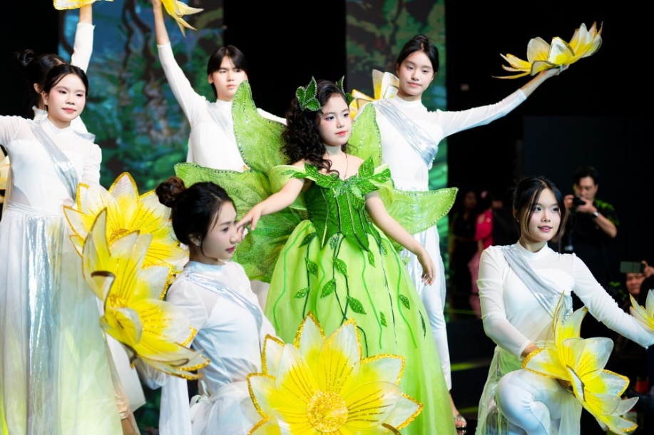 Những tài năng nhí thuộc nhiều lĩnh vực như âm nhạc, trình diễn thời trang, dẫn chương trình,… được vinh danh và tham gia biểu diễn trong chương trình.