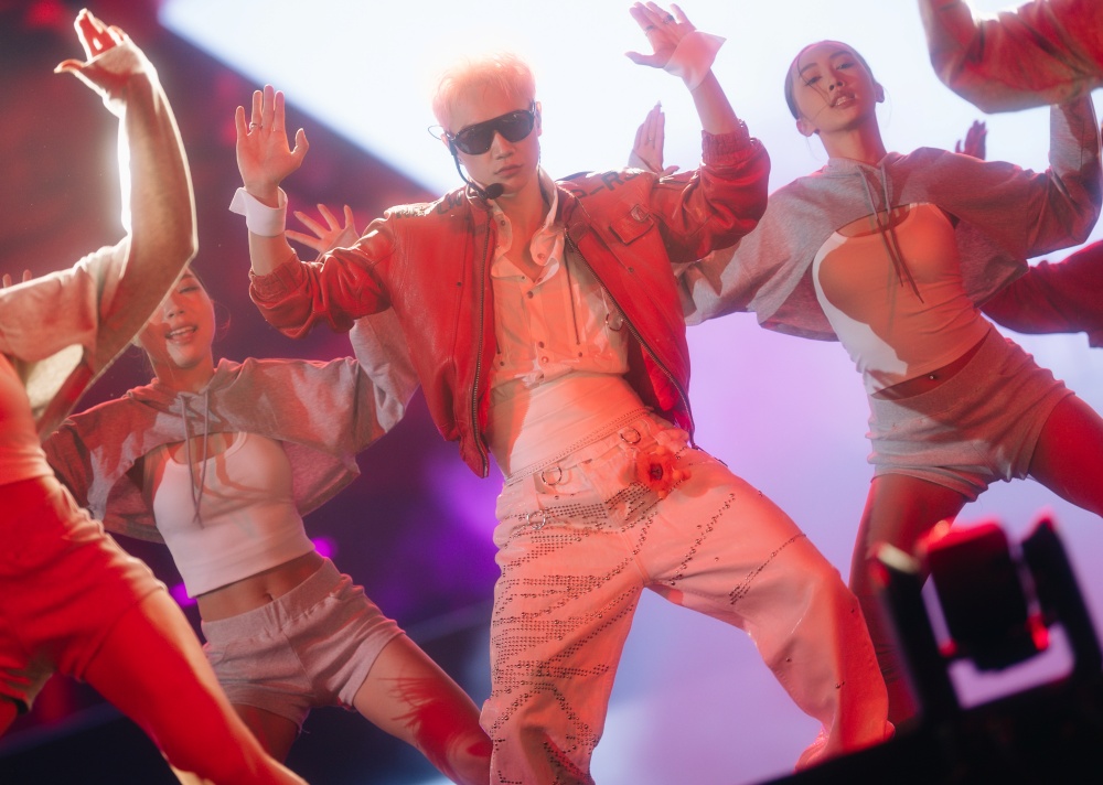 JSOL đầu tư sân khấu hoành tráng cho đêm GENfest tại Hà Nội, khoe trọn khả năng vũ đạo.