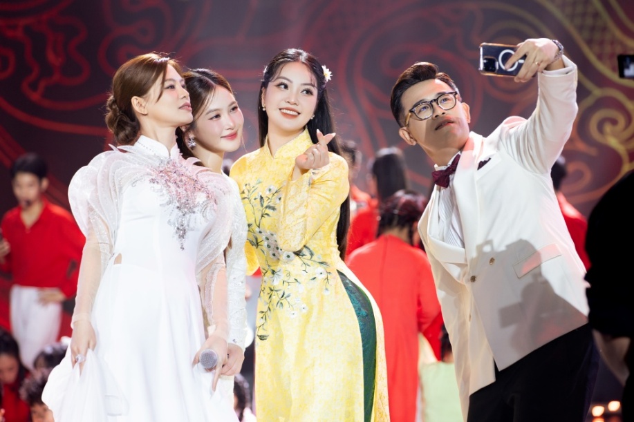 Trong Hoa Xuân Ca và Gala Việc tử tế, Thuỵ Vân xuất hiện với trang phục được đầu tư công phu.