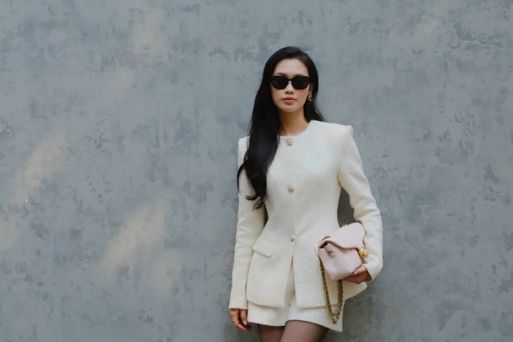 Ngoài đời, Phương Linh theo đuổi phong cách thời trang thanh lịch, tối giản và đề cao tính ứng dụng.