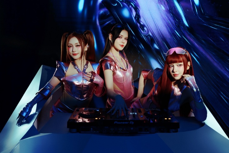 Born To Shine là tuyên ngôn đầu tiên của Baby Power: sinh ra để tỏa sáng, không đứng sau hậu trường, không bị giới hạn trong vai trò DJ solo.