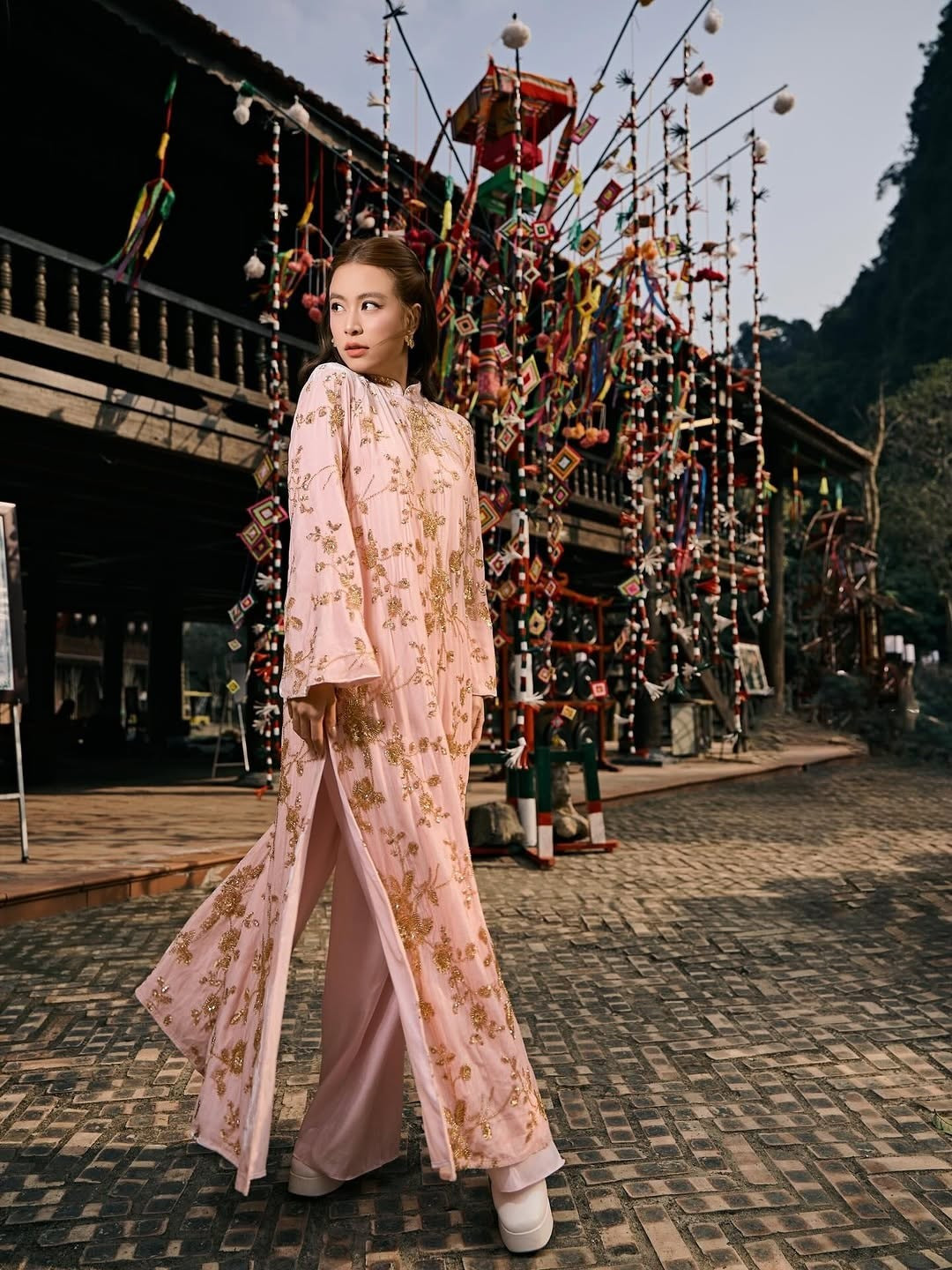 Cả showbiz Việt mê mẩn áo dài kim sa, nhìn đâu cũng thấy sao nữ mặc đụng hàng - 8