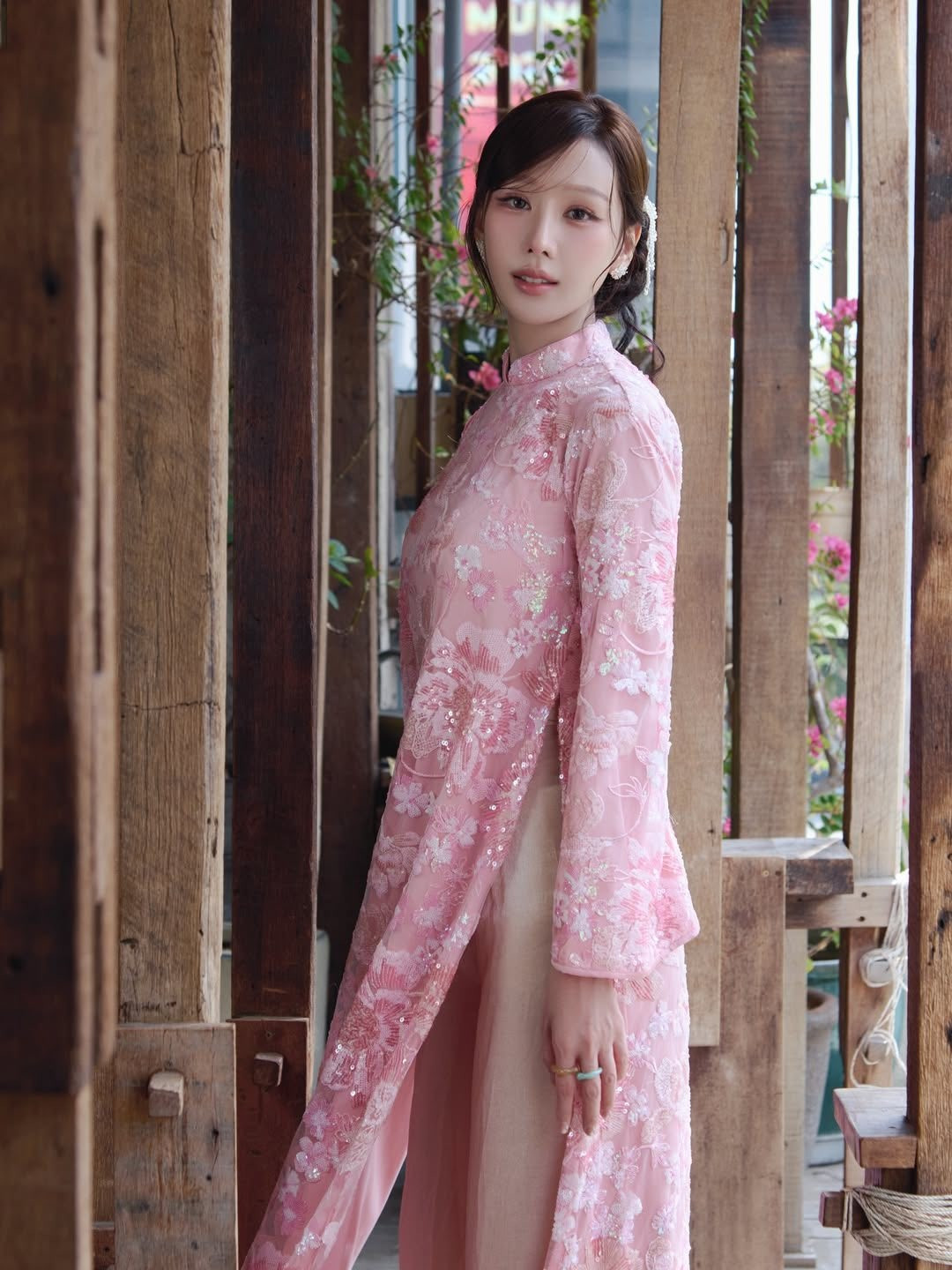 Cả showbiz Việt mê mẩn áo dài kim sa, nhìn đâu cũng thấy sao nữ mặc đụng hàng - 17