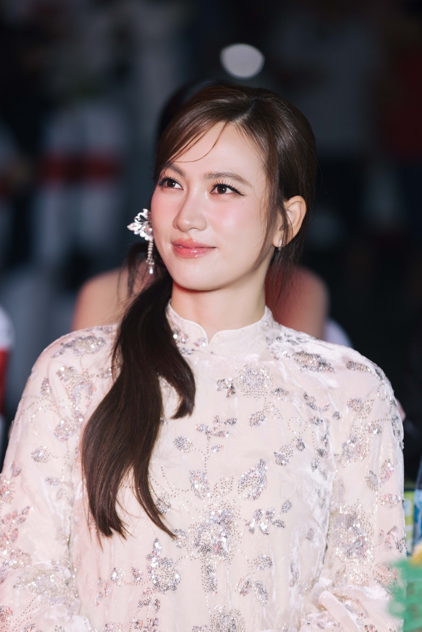 Phương Anh Đào cũng nhanh chóng “bắt trend” trong một buổi giao lưu quảng bá phim Báu Vật Trời Cho mà cô đóng vai chính.