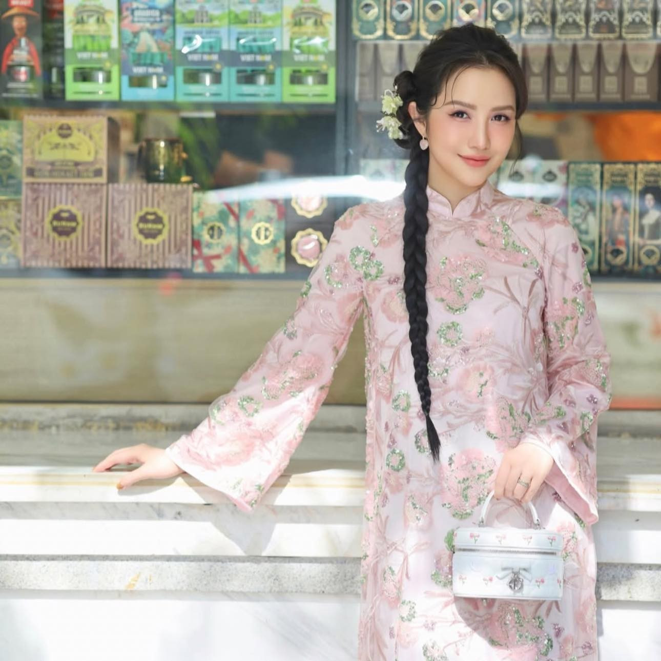 Cả showbiz Việt mê mẩn áo dài kim sa, nhìn đâu cũng thấy sao nữ mặc đụng hàng - 22