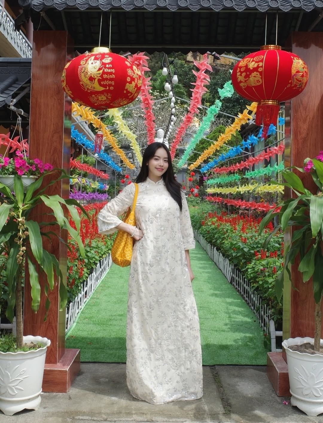 Cả showbiz Việt mê mẩn áo dài kim sa, nhìn đâu cũng thấy sao nữ mặc đụng hàng - 27