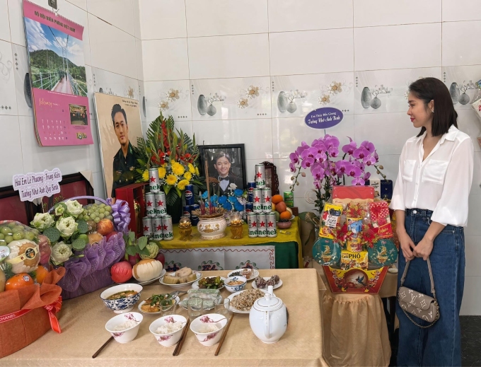 Lê Phương cùng đồng nghiệp tưởng nhớ Quý Bình trong lễ giỗ đầu - 1