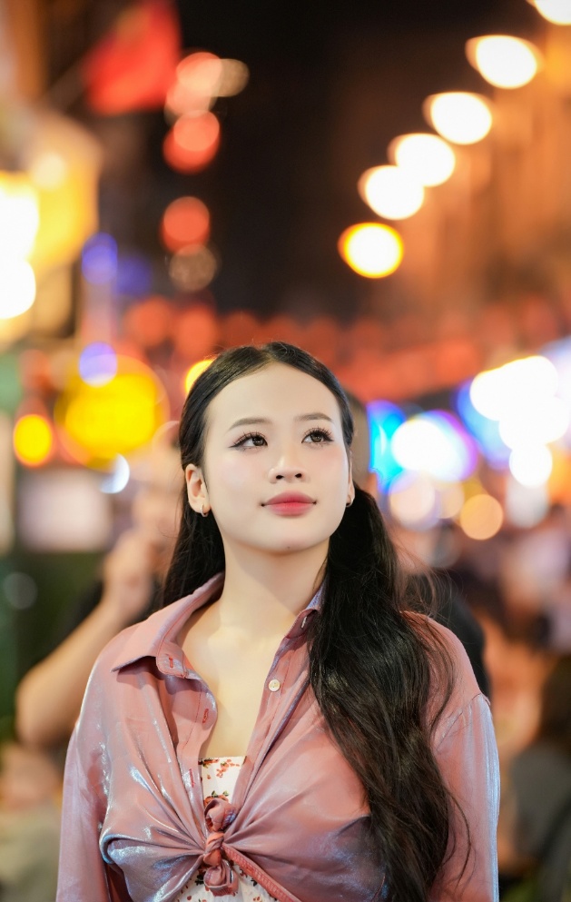 Với những ca khúc mới, quá trình thu âm trong thời gian ngắn khiến cô không tránh khỏi áp lực. Em có lúc căng thẳng, thậm chí nản lòng. Nhưng khi được cô giáo hướng dẫn cách đào sâu ca từ và nội tâm nhân vật, em dần vượt qua, Hải Anh cho biết.