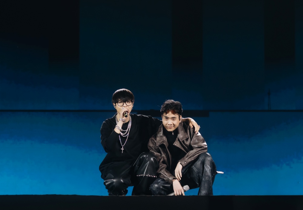 JustaTee cũng là một trong các khách mời của Low G.