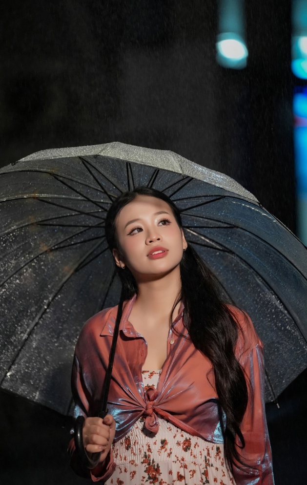 XEM VIDEO: MV Phố cổ của Nguyễn Thụy Hải Anh.