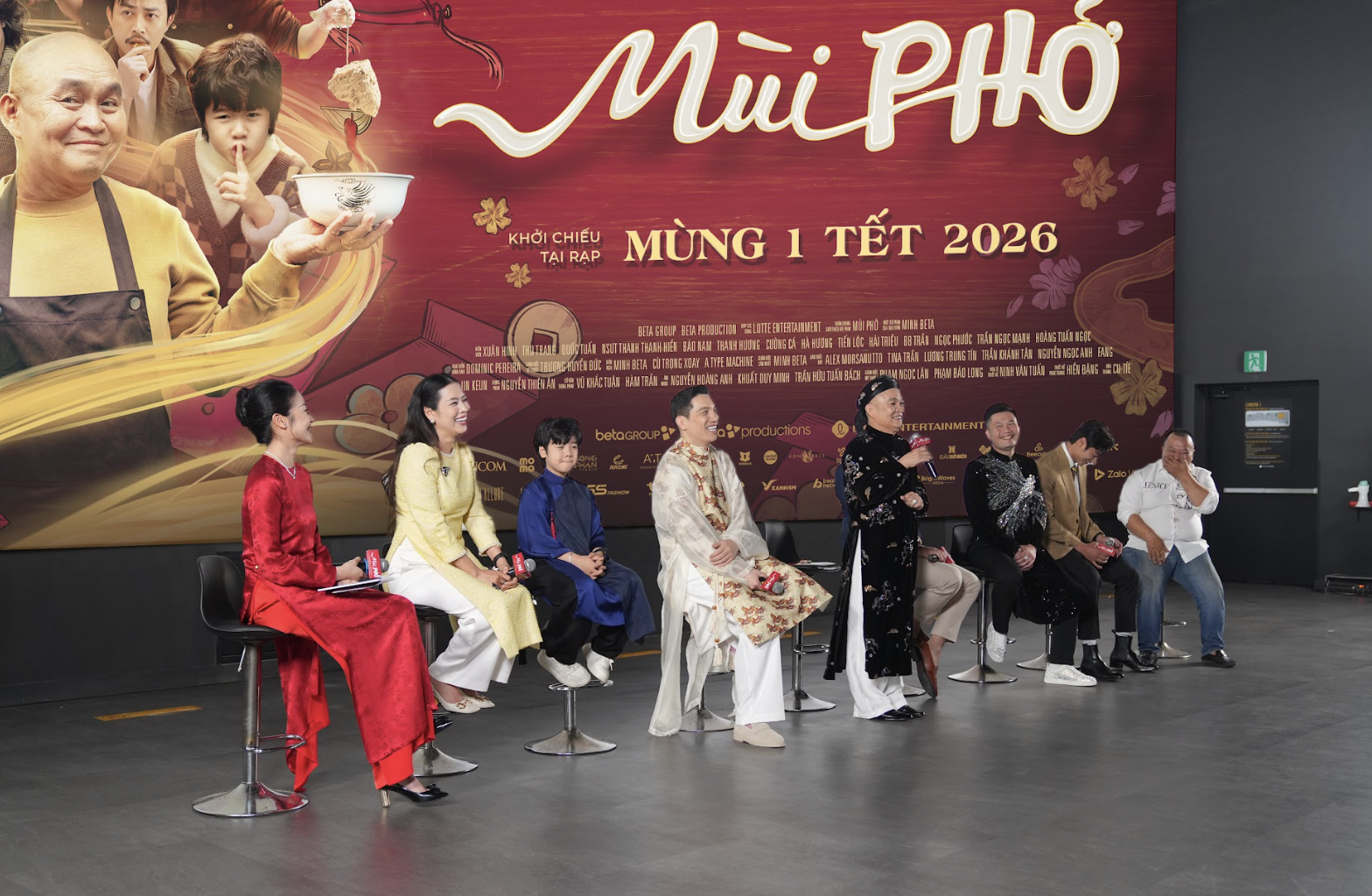 Với nhiều khán giả, khoảnh khắc Minh Beta cất giọng cũng gợi lại dấu ấn của anh trong vai trò ca sĩ từng được biết đến qua ca khúc Việt Nam ơi. Sau nhiều năm song song đảm nhiệm vai trò doanh nhân, nhà sản xuất và đạo diễn, Minh Beta cho thấy âm nhạc vẫn là một phần song hành trong hành trình sáng tạo của mình. Việc anh trực tiếp thể hiện Mùi Ký Ức không chỉ góp phần hoàn thiện cảm xúc cho bộ phim, mà còn tạo nên một sự kết nối tự nhiên giữa âm nhạc, điện ảnh và những giá trị văn hoá – gia đình mà Mùi Phở theo đuổi.