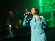 Nhạc - Tuấn Hưng bùi ngùi trên sân khấu khi nói về người mẹ vừa khuất bóng