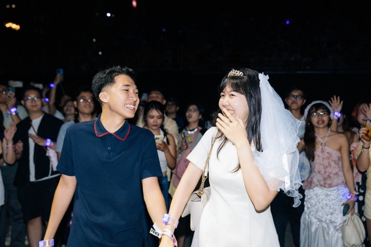 4 cặp đôi cầu hôn trong concert quy mô nhất sự nghiệp, quy tụ gần 10.000 khán giả của Hoàng Dũng - 4