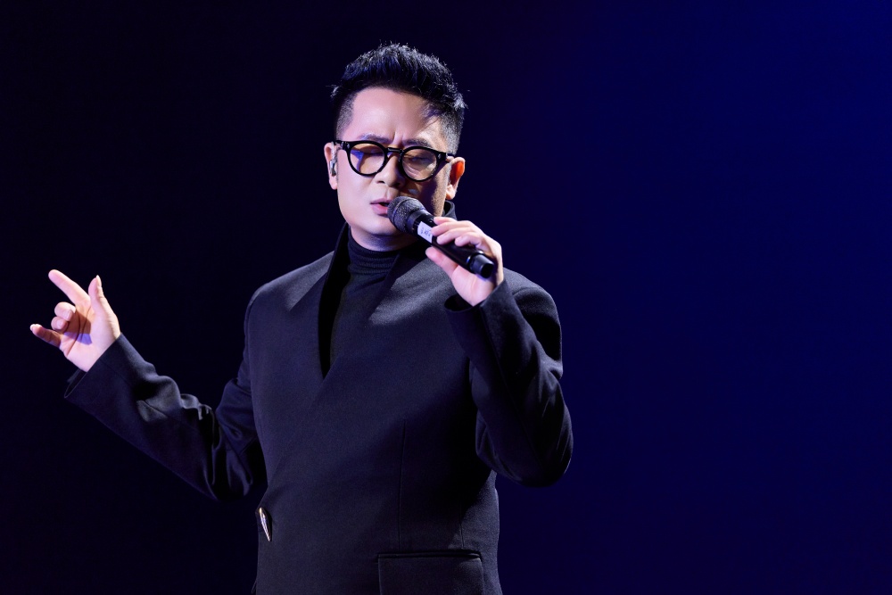 Bằng Kiều mang đến không gian lãng mạn với Cơn mưa băng giá.