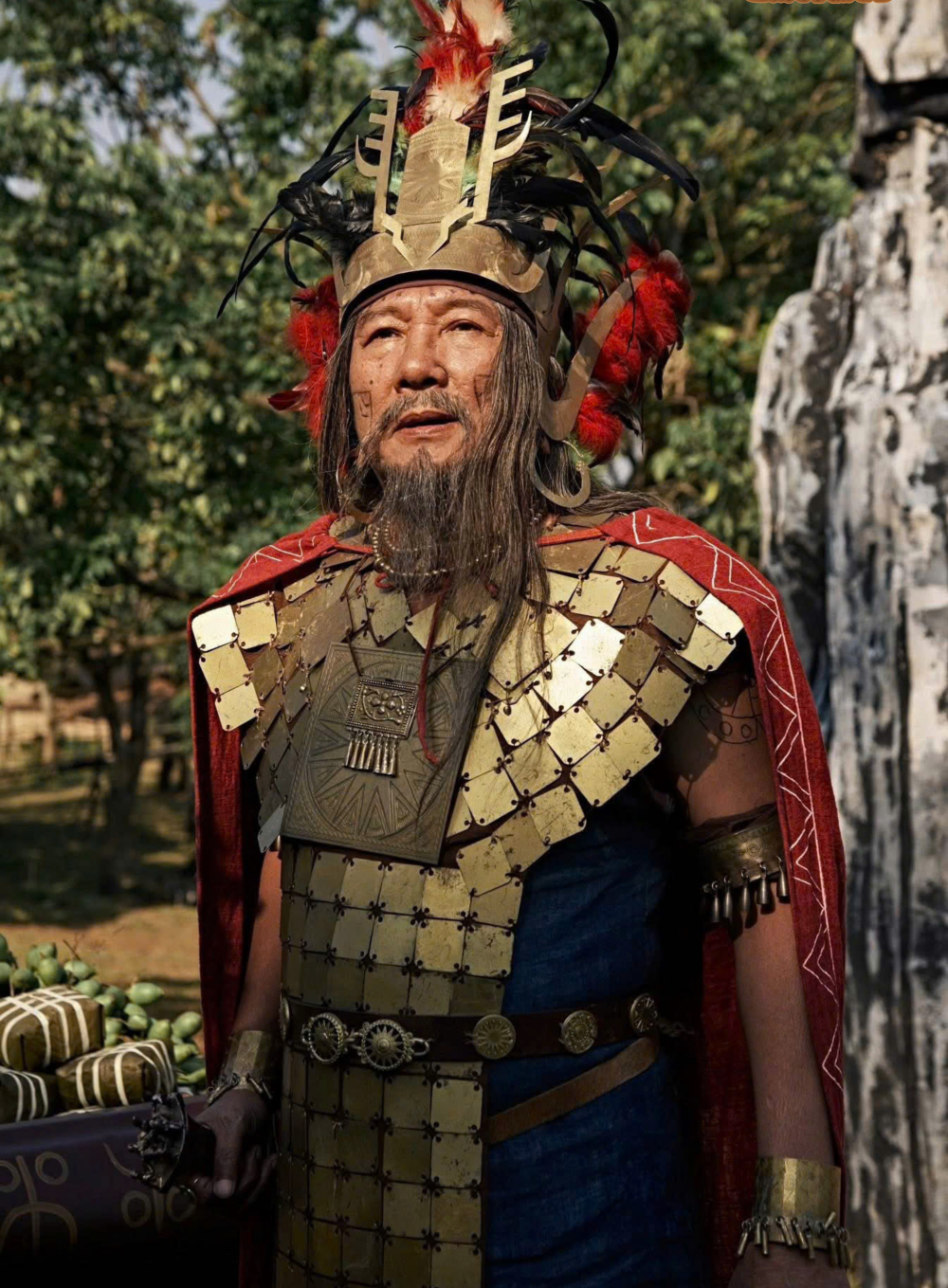 NSND Trọng Trinh được trao vai vua Hùng. Ông cho biết mình phải dựa trên sự tưởng tượng kết hợp với tâm linh và cảm quan văn hóa để xây dựng hình tượng sao cho vừa oai hùng, vừa gần gũi.