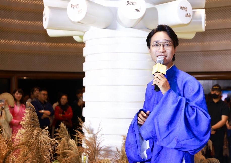 Ca sĩ Hà An Huy - Quán quân Vietnam Idol 2023 - là người thể hiện ca khúc chủ đề phim mang tên Nơi tình yêu bay lên.