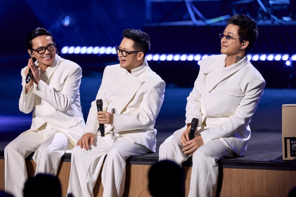 3 thành viên Quả Dưa Hấu cùng trở lại sân khấu trong chương cuối của đêm nhạc Bản ghi nhớ.