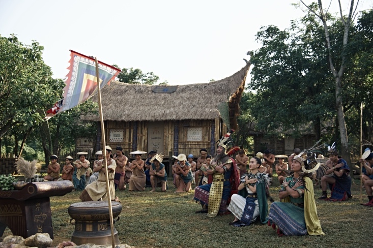 NSND Trọng Trinh bất ngờ khi được trao vai Vua Hùng trong Huyền Tình Dạ Trạch - 6