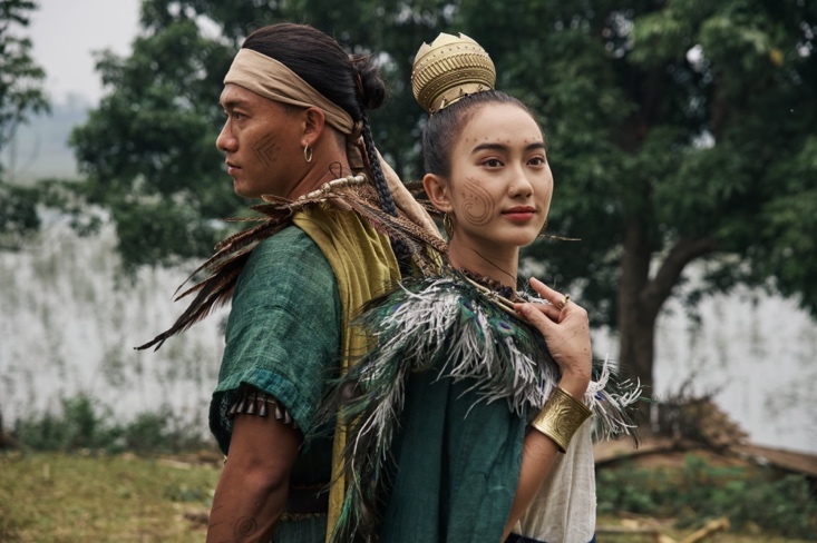 Huyền Tình Dạ Trạch kể lại một trong những thiên tình sử đẹp nhất trong kho tàng văn hóa dân gian Việt: chuyện tình công chúa Tiên Dung và chàng trai nghèo Chử Đồng Tử.