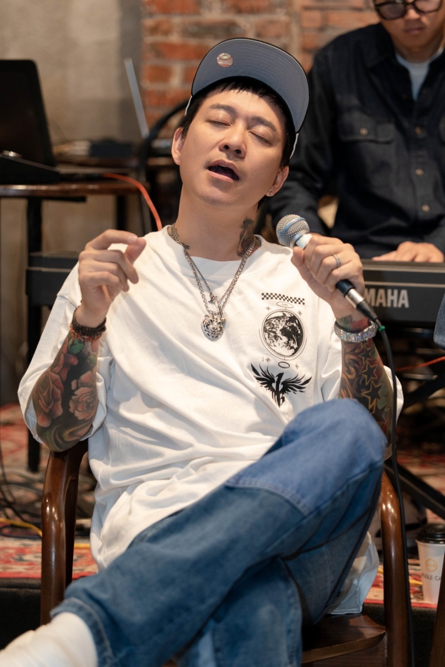 Tuấn Hưng, Bằng Kiều, Tú Dưa tập luyện ăn ý trước thềm concert của nhóm Quả Dưa Hấu - 4
