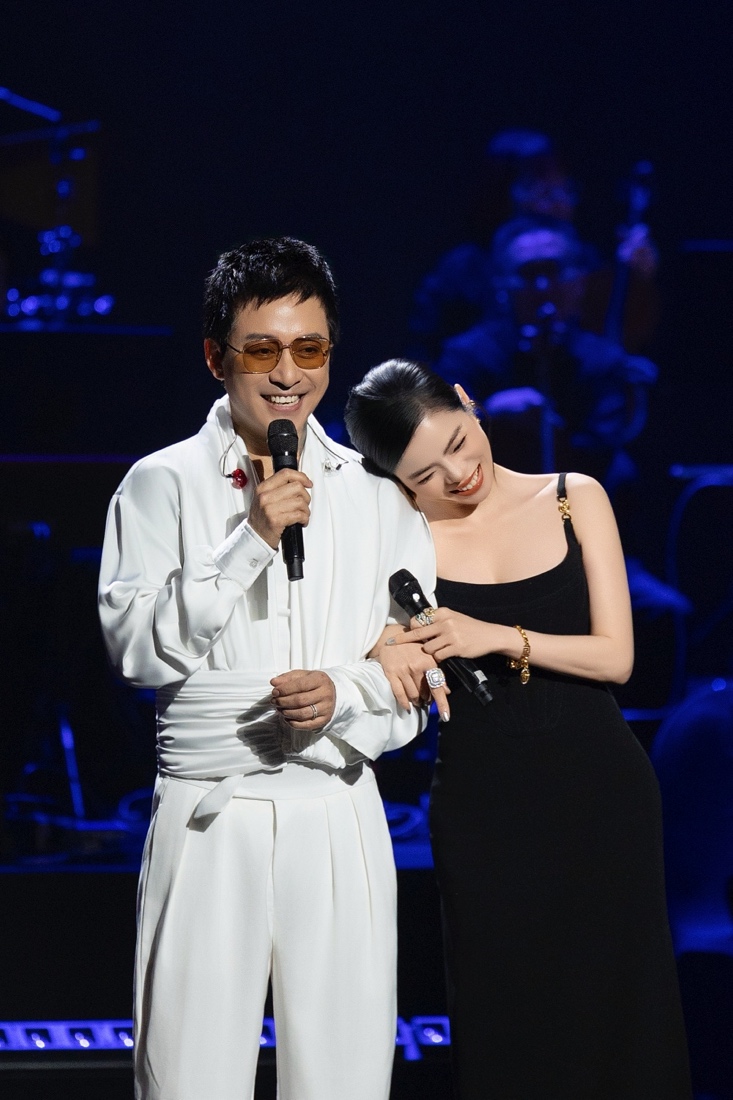 Xuất hiện cạnh Tuấn Hưng, Lệ Quyên gọi đàn anh là người tình sân khấu tương xứng nhất với mình.