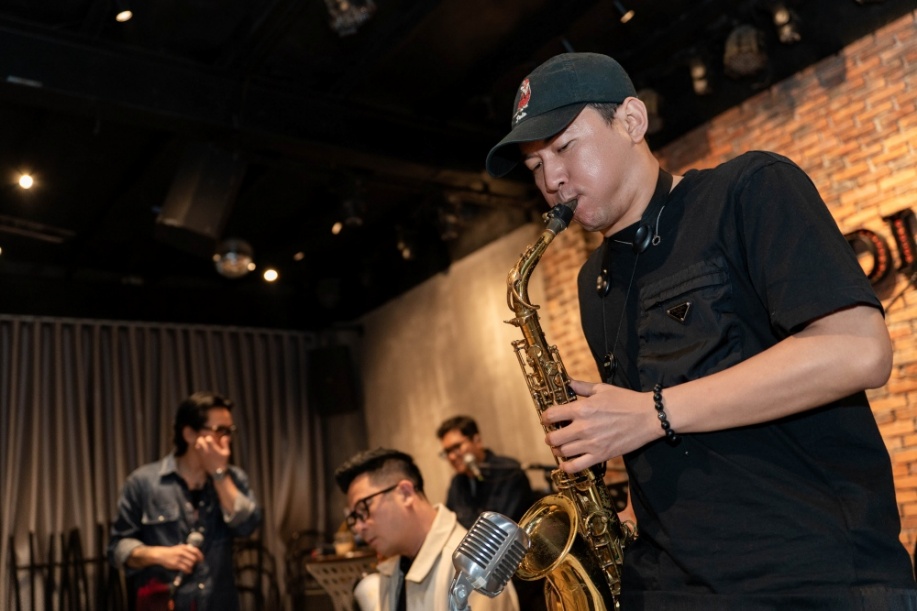 Nghệ sĩ trẻ Tùng Sax.