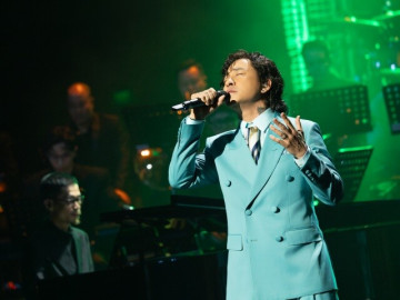 Tuấn Hưng bùi ngùi trên sân khấu khi nói về người mẹ vừa khuất bóng