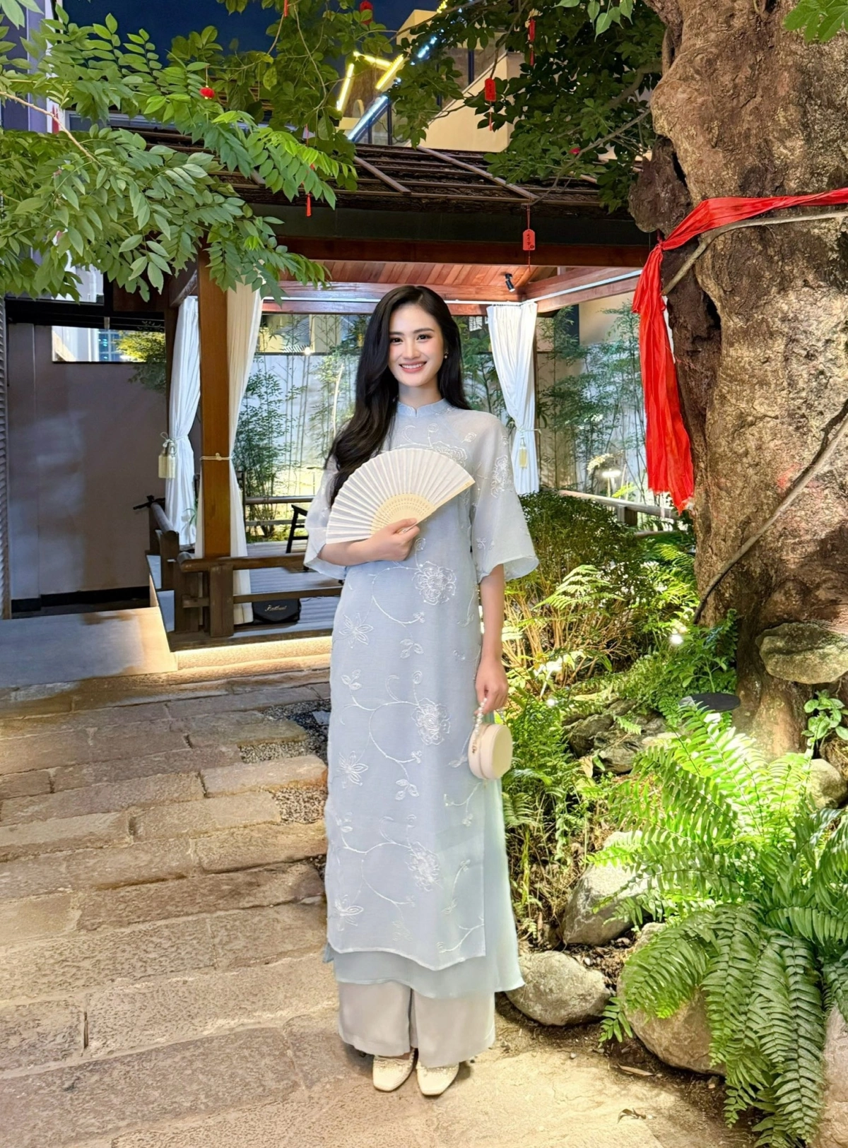 Chị em chọn áo dài Tết màu gì để amp;#34;hút lộcamp;#34; cả năm lại tôn cả da lẫn dáng? Người khôn ngoan sẽ chọn mẫu này - 6