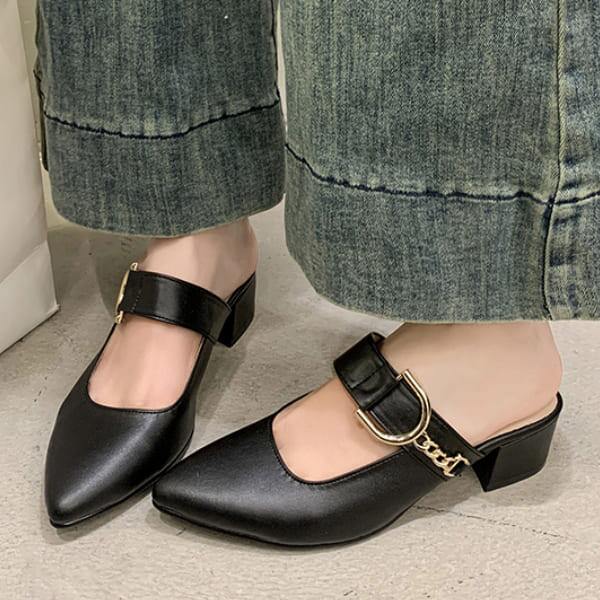 Tùy theo dáng bàn chân mà chọn kiểu giày phù hợp.