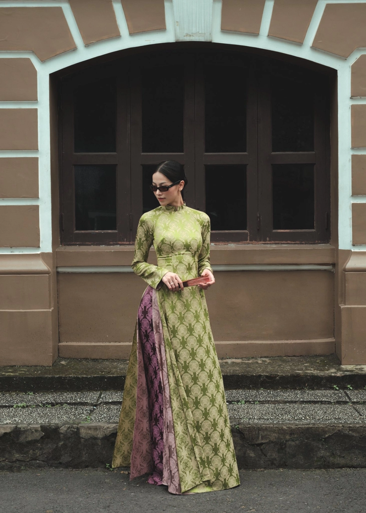 Chị em chọn áo dài Tết màu gì để amp;#34;hút lộcamp;#34; cả năm lại tôn cả da lẫn dáng? Người khôn ngoan sẽ chọn mẫu này - 4