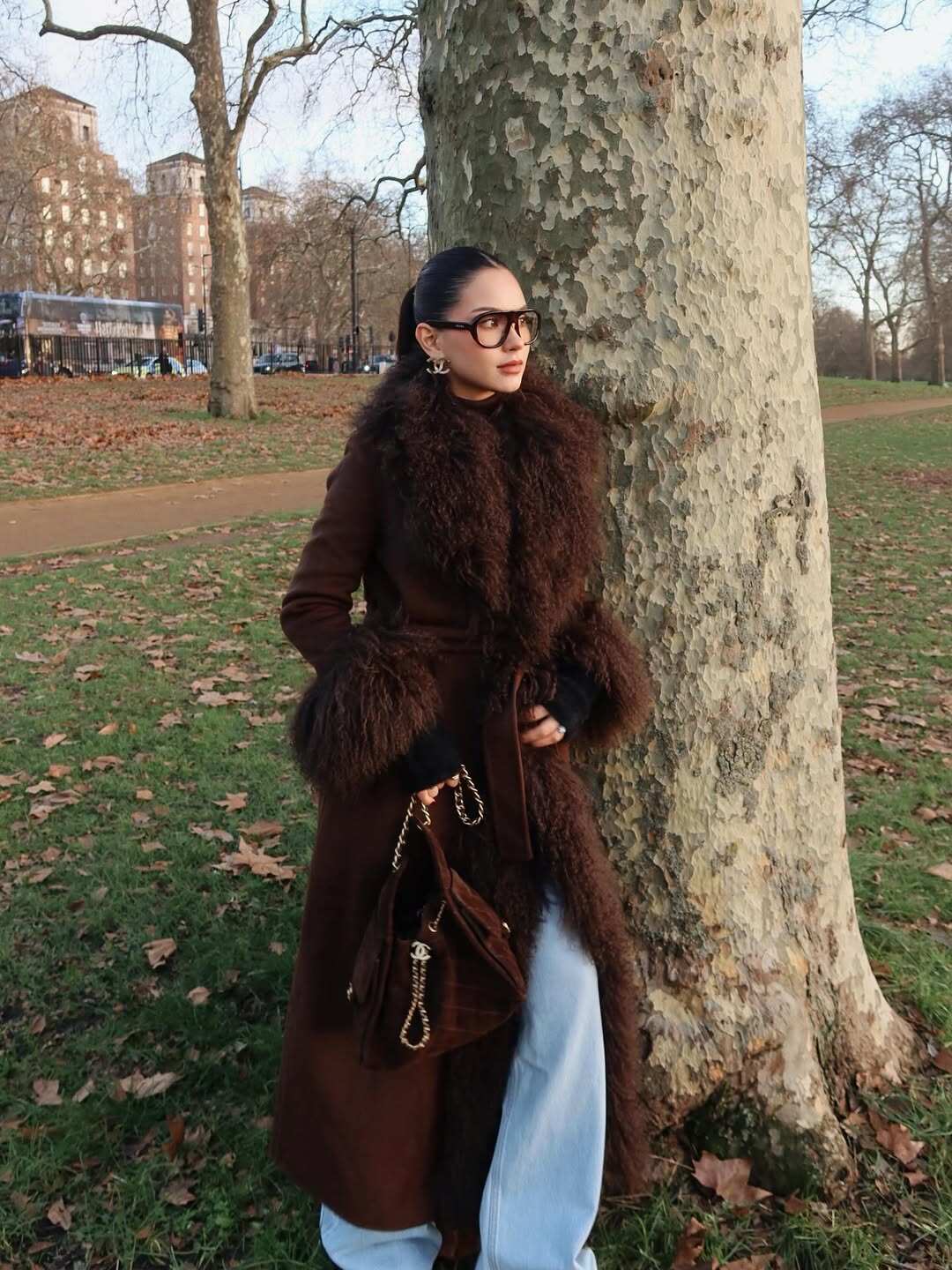 Ấm hơn áo trench coat, sành điệu hơn áo phao, đây chính là mẫu áo khoác giúp chị em sang trọng nhất đông này - 1